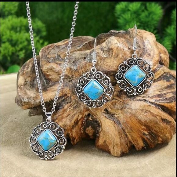 Vintage Style Turquoise Silver Tone Dangle Earrings And Pendant Necklace Set NWT - Picture 5 of 5